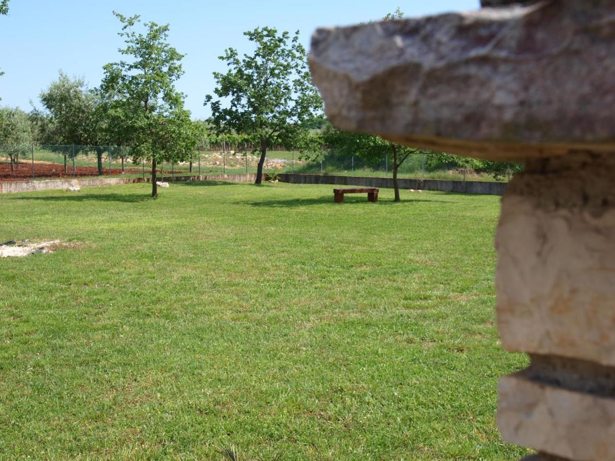 Holiday Home Rosa Gedici Bagian luar foto