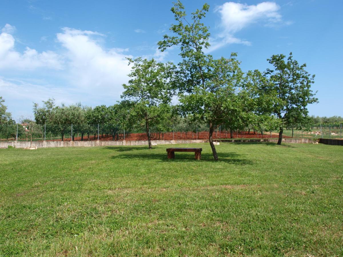 Holiday Home Rosa Gedici Bagian luar foto