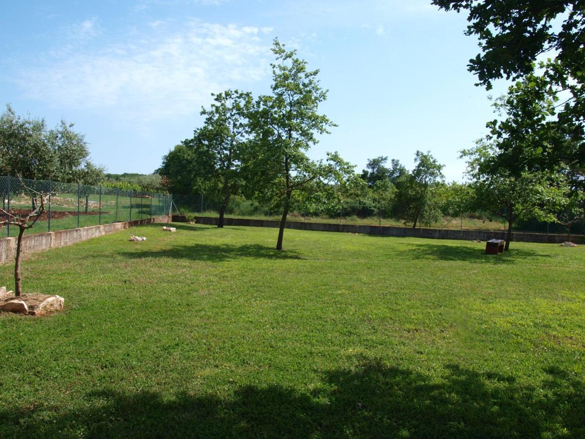 Holiday Home Rosa Gedici Bagian luar foto