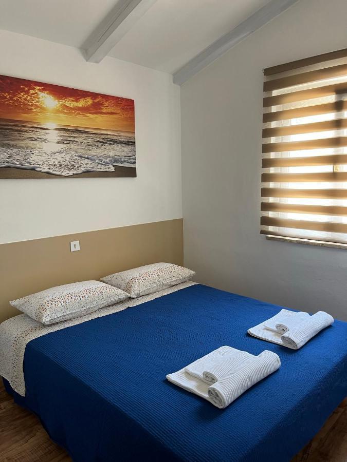 Holiday Home Rosa Gedici Bagian luar foto