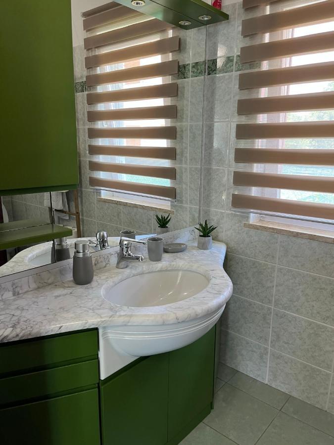 Holiday Home Rosa Gedici Bagian luar foto